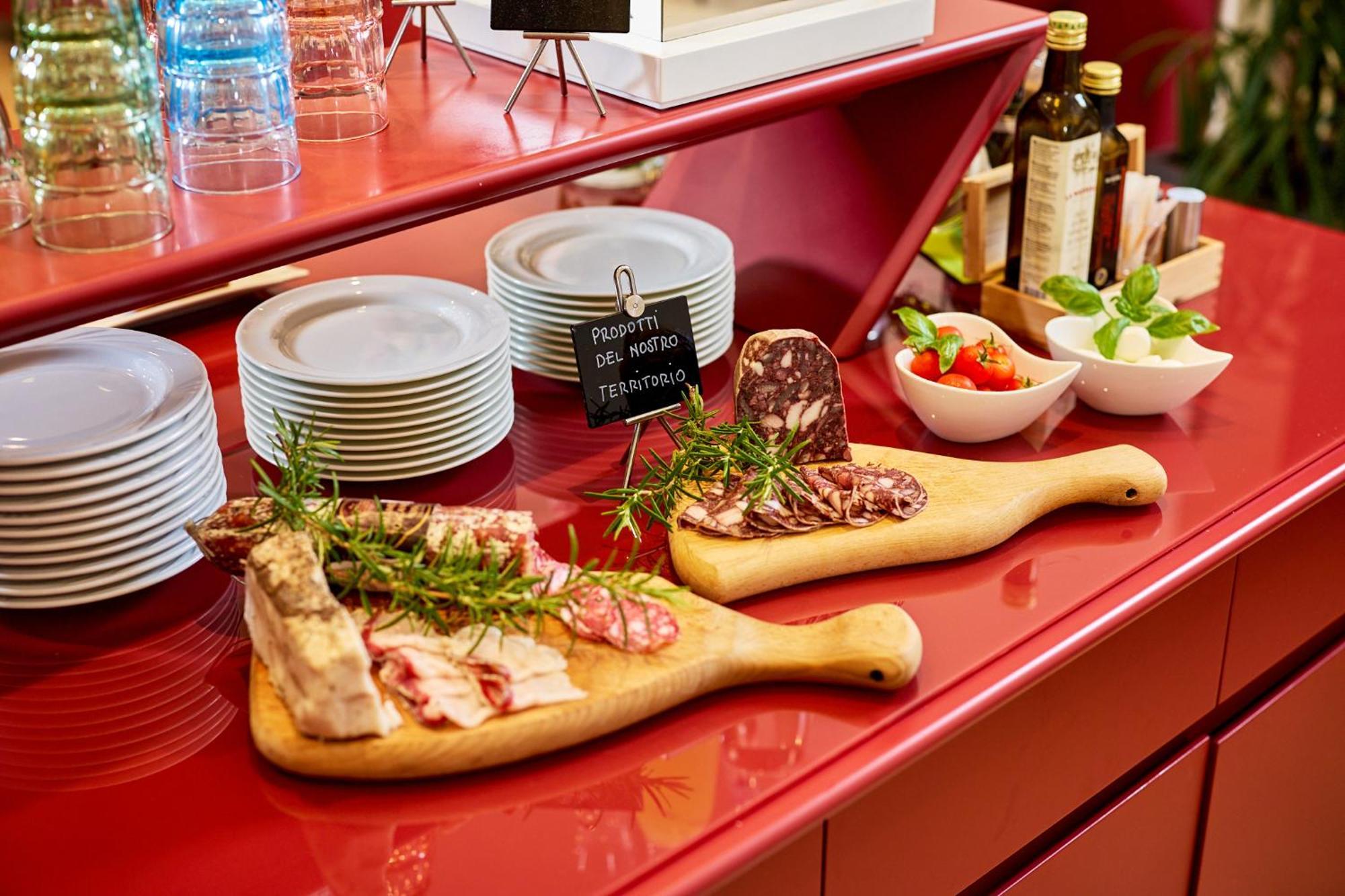 Hotel Crystal Marina di Pietrasanta Kültér fotó