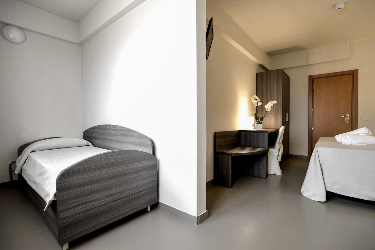 Hotel Crystal Marina di Pietrasanta Kültér fotó