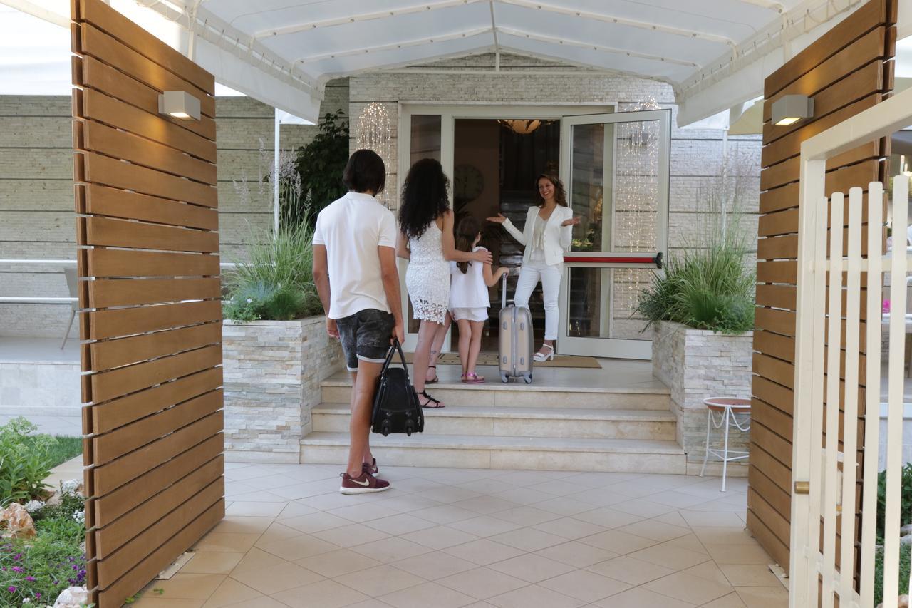 Hotel Crystal Marina di Pietrasanta Kültér fotó