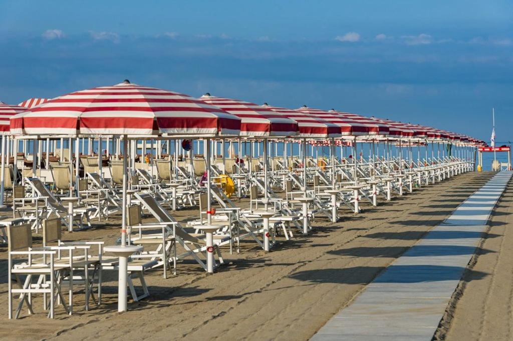 Hotel Crystal Marina di Pietrasanta Kültér fotó
