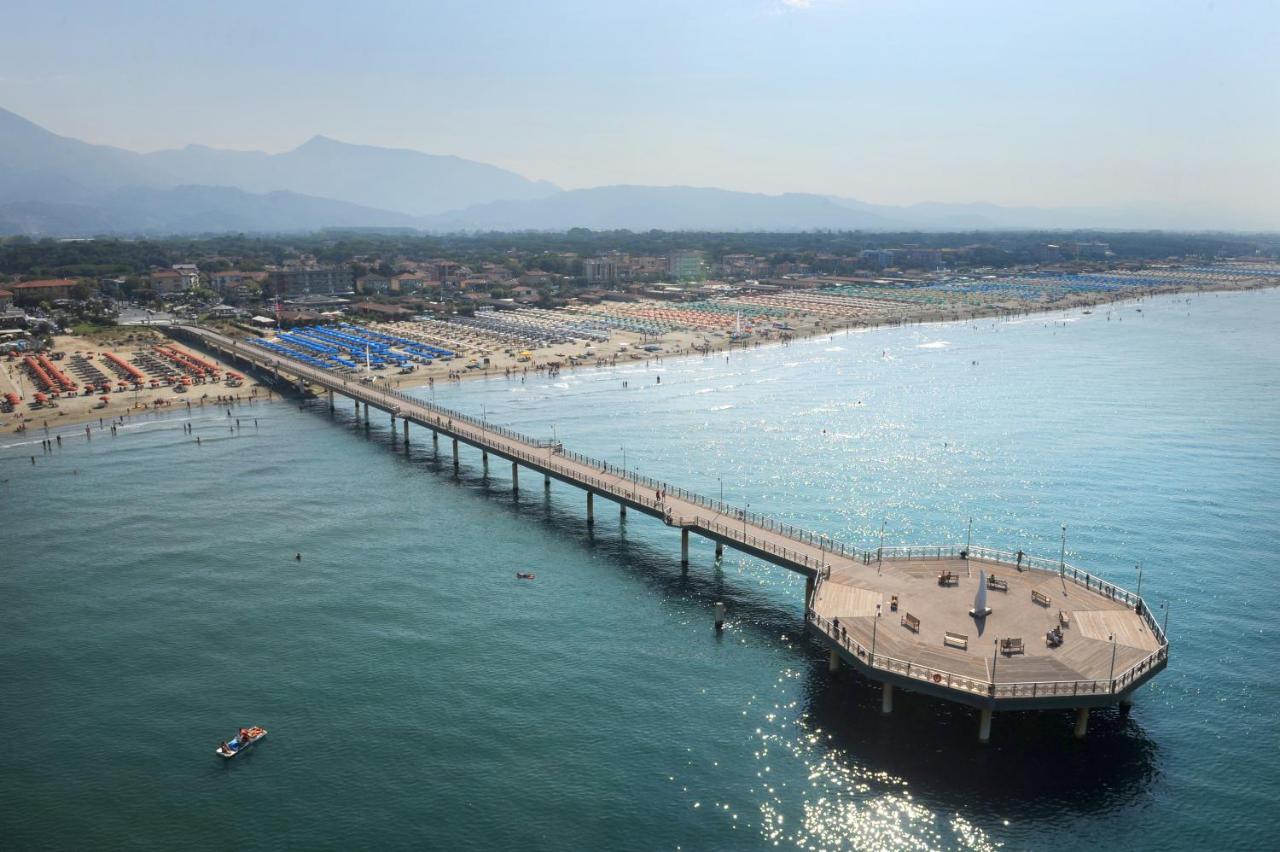 Hotel Crystal Marina di Pietrasanta Kültér fotó
